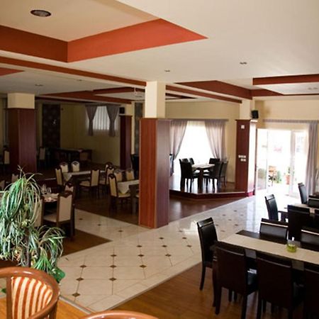 Hotel Uni Palas II Kavadarci Esterno foto