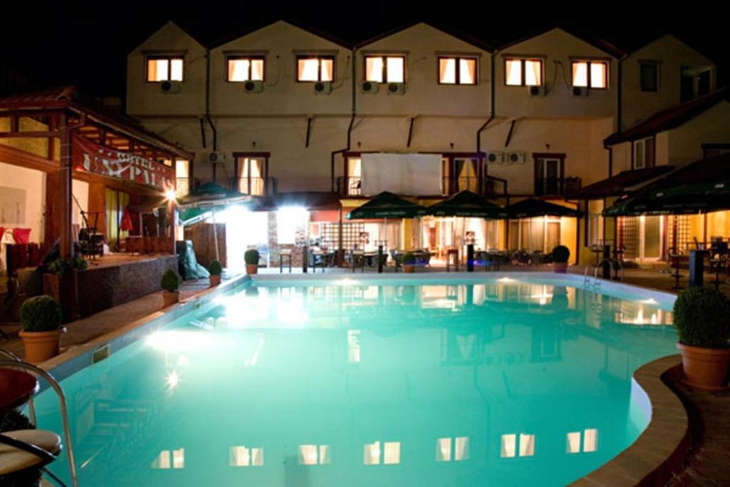 Hotel Uni Palas II Kavadarci Esterno foto